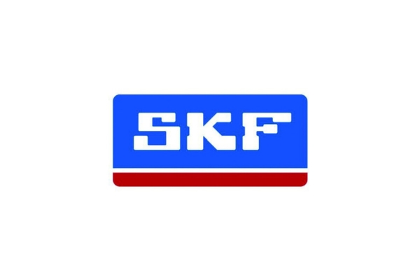 Das Bild zeigt das Logo „SKF“ in kräftiger, weißer Schrift auf blauem, rechteckigem Hintergrund, akzentuiert durch eine dünne rote Linie.