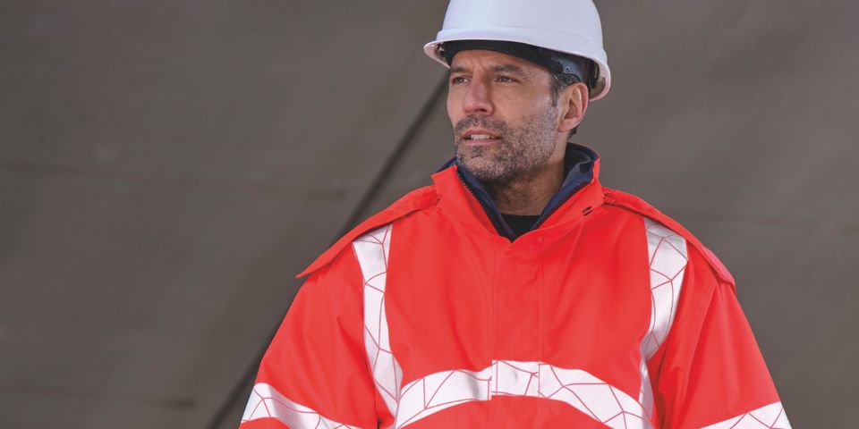 Mann in Arbeitsschutz