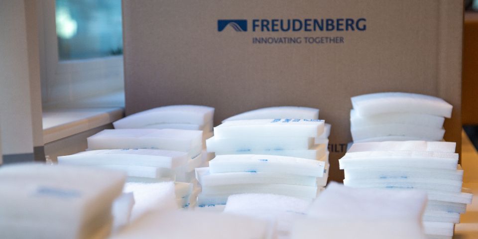 Viledon Filtermatten vor Freudenberg Karton