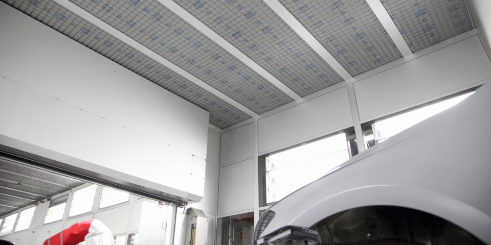 Viledon Filtermatten auf der Decke einer Lackierstraße 